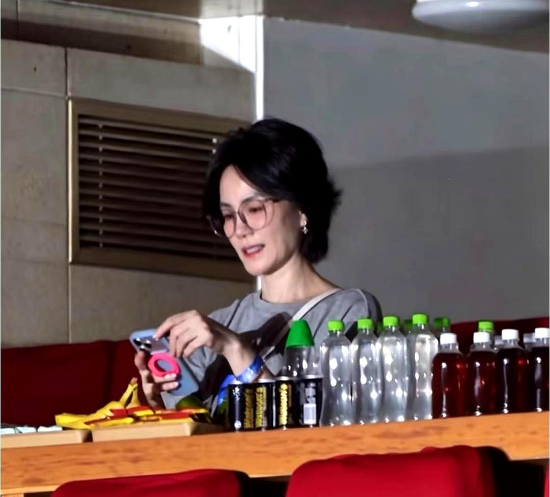 为啥有人不上班也气色好到发光，我们加班到秃都像没睡醒？同样24小时，差距在哪？