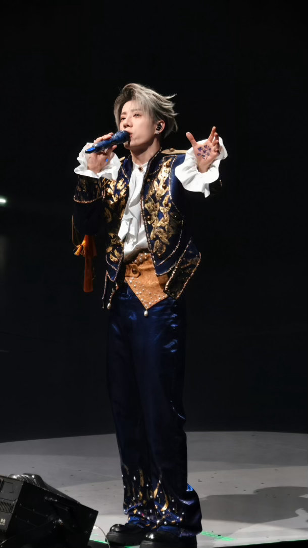 鹭卓新歌选择题盼了好久的原创单曲定档7月5日，清澈嗓音缓缓诉说心意，“爱你不是道