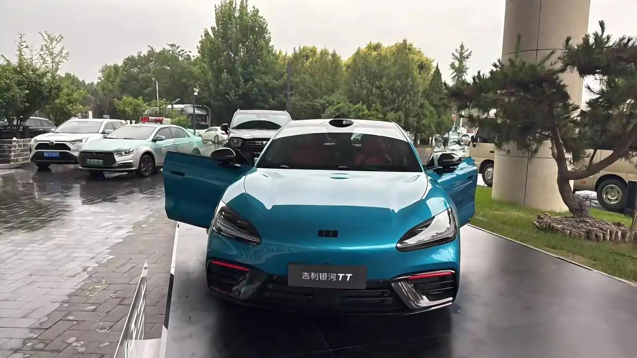 老实说，看到银河TT Ultra版，我还真没认出来和普通版有什么区别。😂 外观