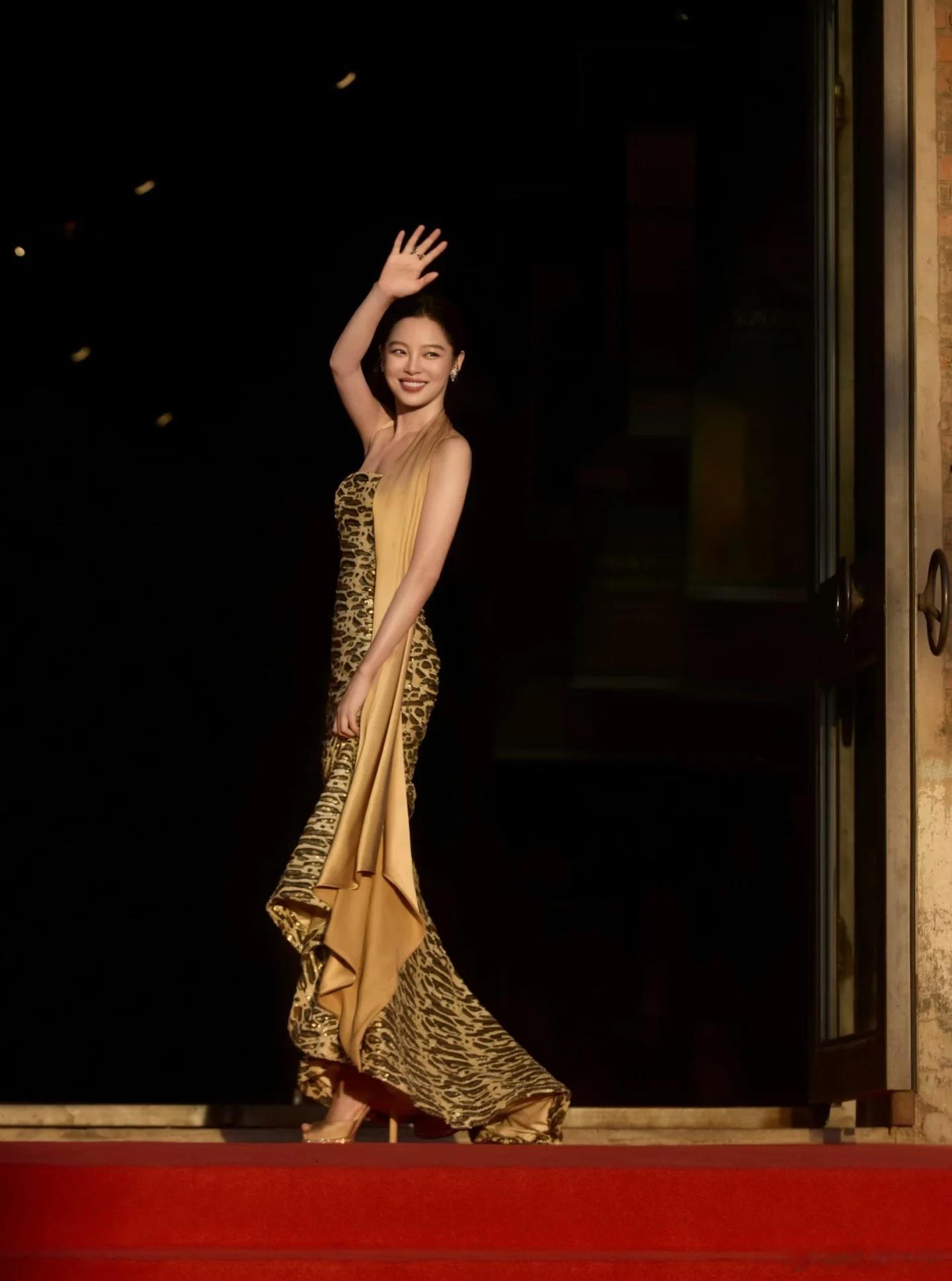 辛芷蕾威尼斯之后的变化从鹤岗到威尼斯，辛芷蕾这一路真的够飒！以前说野心太大，现在