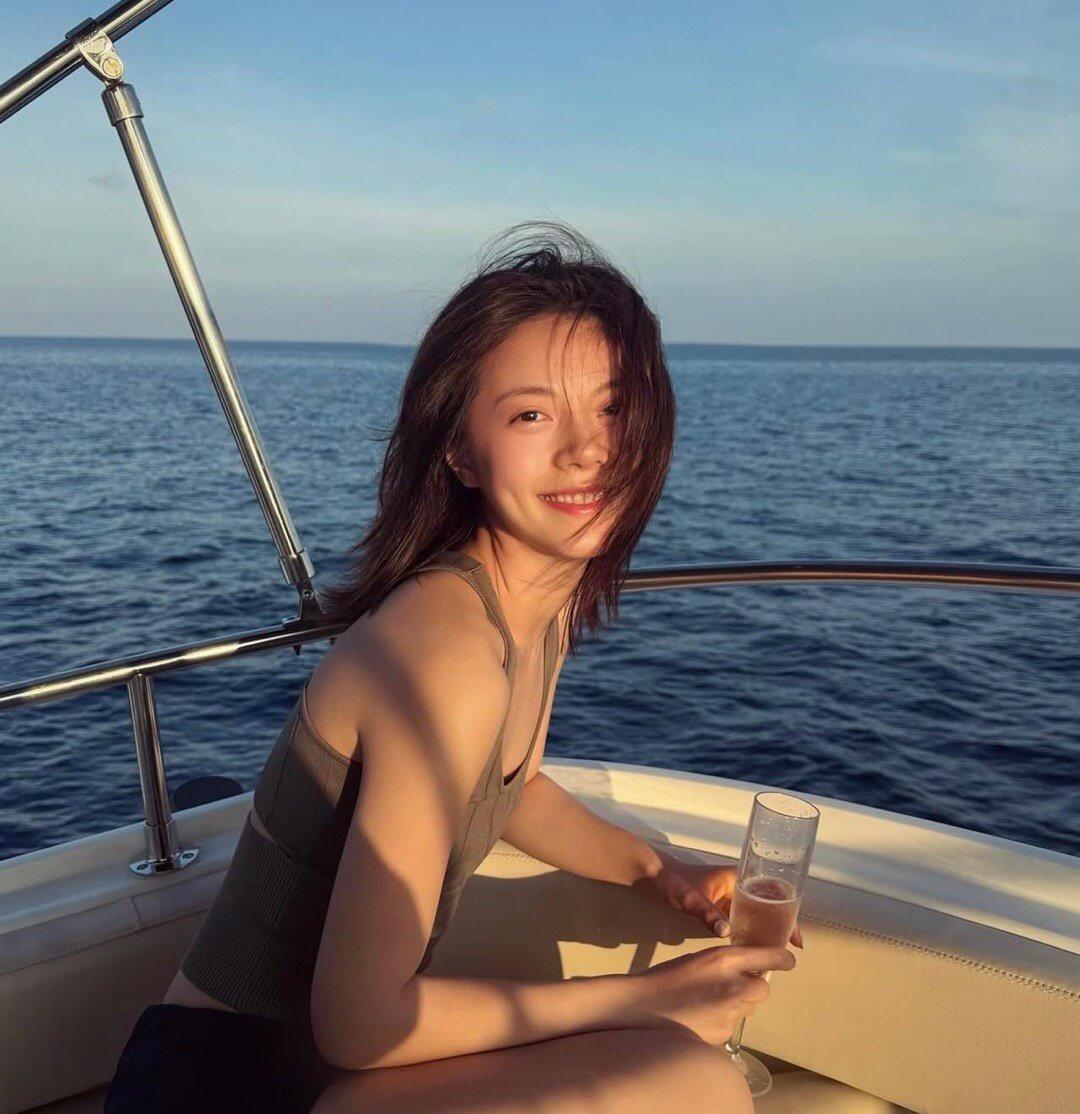 赵今麦最新物料，Ins更新🐚 