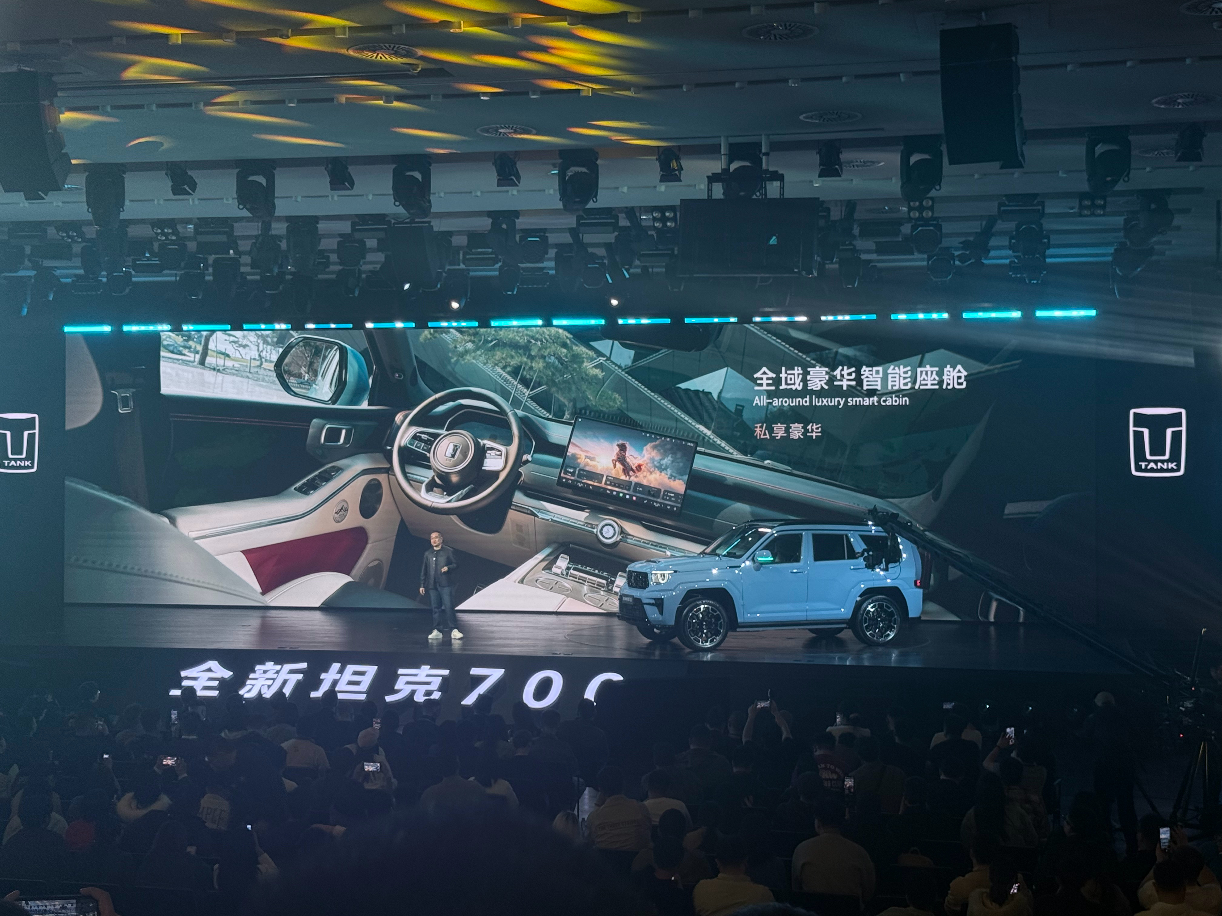 全新坦克700伴你青云直上买硬派越野除了干好本职工作之外，相信大家还是更想看看关