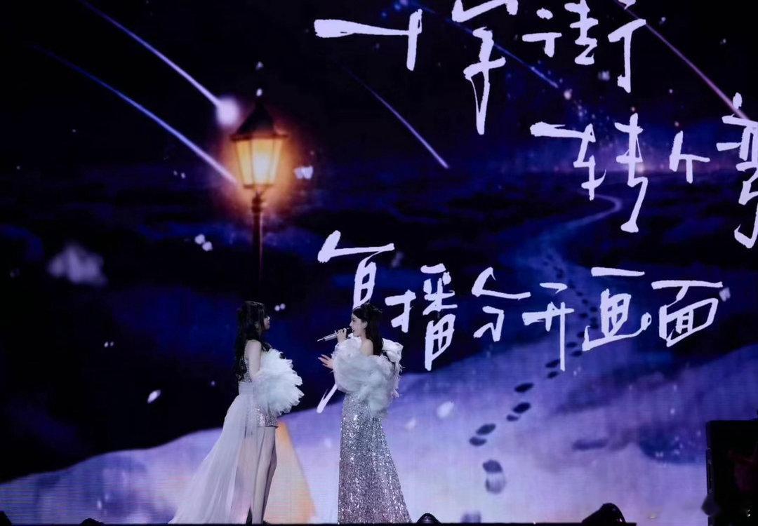BY2杭州演唱会秒变大型KTV现场 青春永不打烊！BY2杭州演唱会全员合唱，杭州