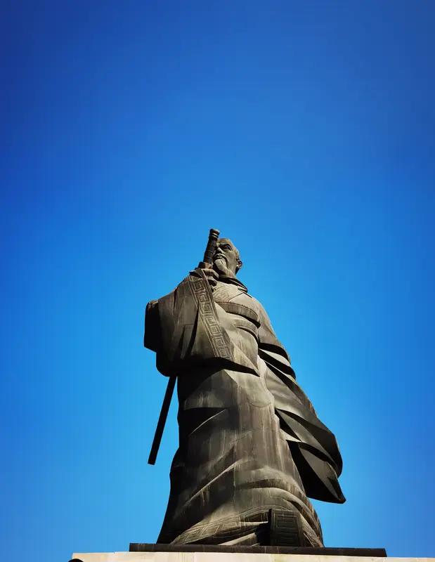 封神结束后姜子牙去哪了，说法还挺多。按照《封神演义》，他“命中无福成正果”，没被