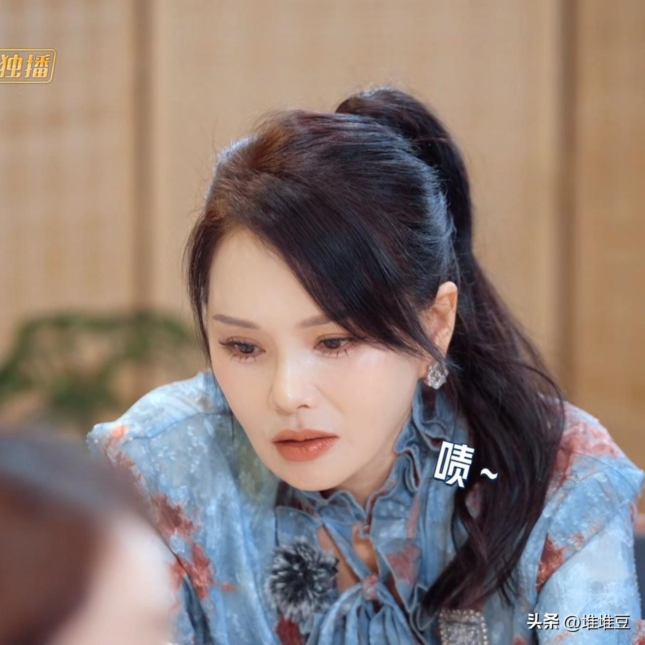 “哇，这个焦糖色，绝了！”还没吃呢，伊能静就对着马頔煮的山东炒鸡一顿夸。你以为是