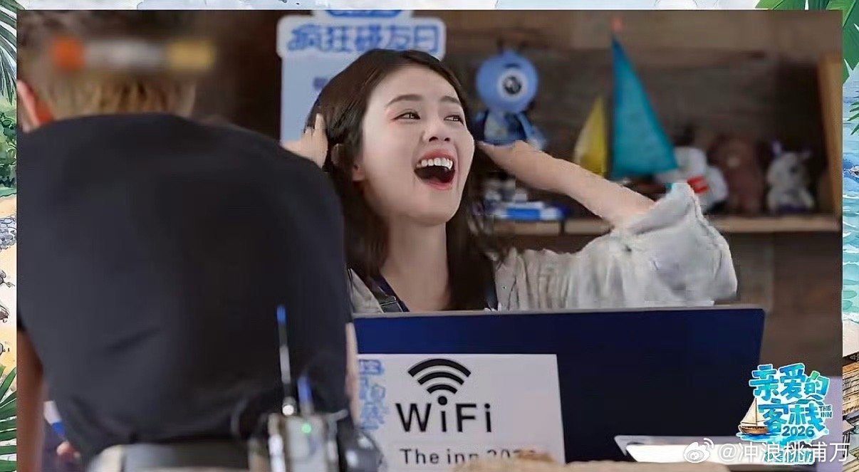 白鹿舍不得离开客栈哭了白鹿真的好感性，看着客人离店才懂自己也要走，感性落泪亲爱的