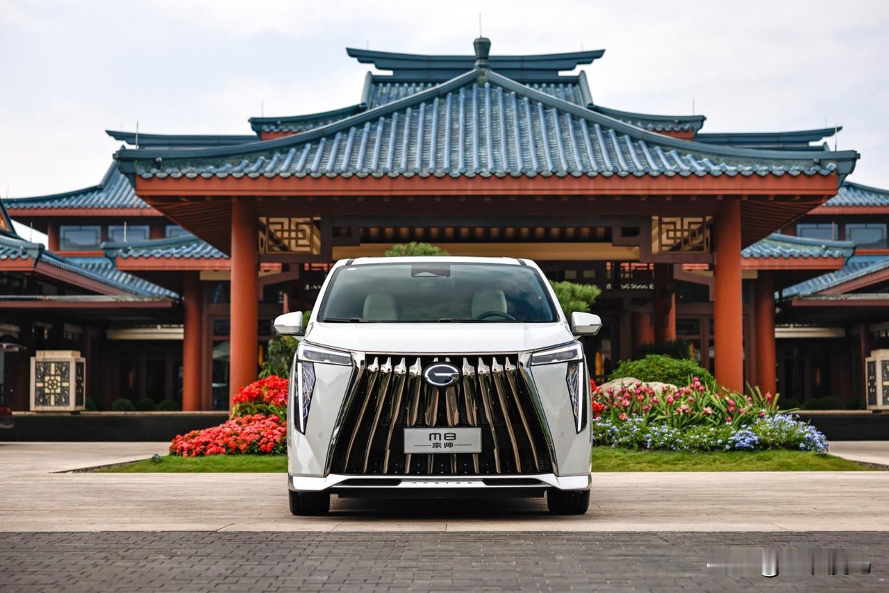 作为一枚上有老下有小的“家庭专属司机”，选MPV时我最怕的就是“顾此失彼”——老