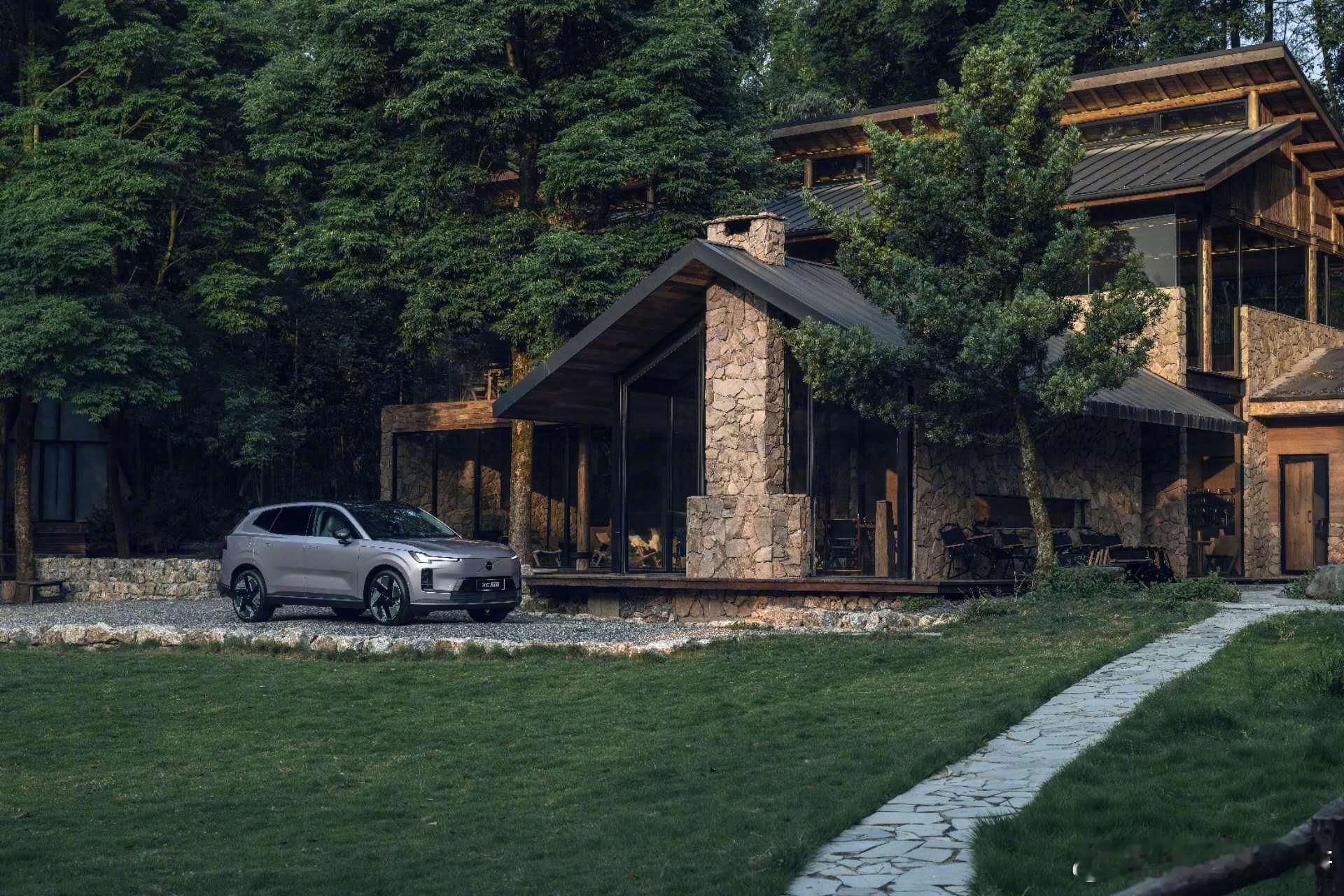 沃尔沃全新XC70预售价29.99万起2025成都车展大V聊车 沃尔沃全新XC7