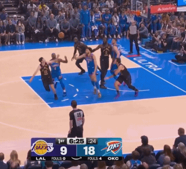 里夫斯在对阵雷霆的第一节就伤到了左侧腹斜肌，但随后又打了20+分钟的比赛，一共出