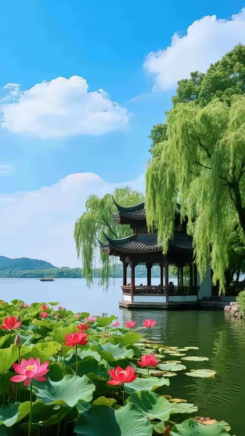 当我看到这个上联“溪边杨柳绿”，我觉得对得挺妙的。“溪边”点明了地点，“杨柳绿”