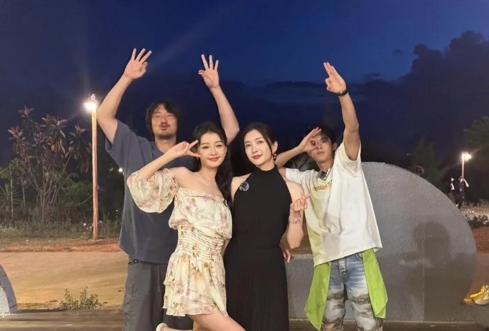 二位女神合影，我觉得还是孙怡更美