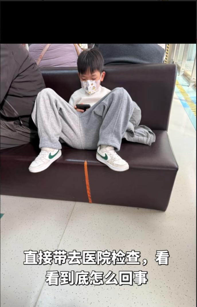 “万万没想到！”近日，江苏，一男孩写作业时，说自己头痛，睡一觉又好了，家长以为孩