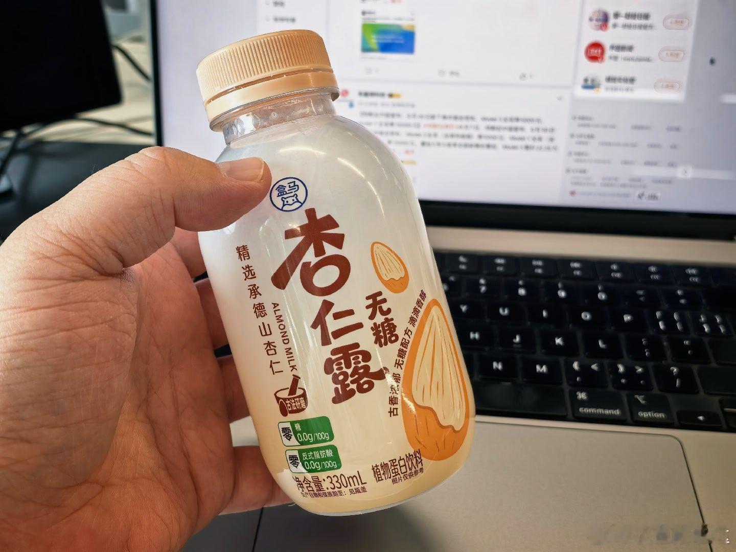 盒马的杏仁露真是一点都不甜啊，打算再买个露露的代糖版尝一尝。[破涕为笑] ​​​