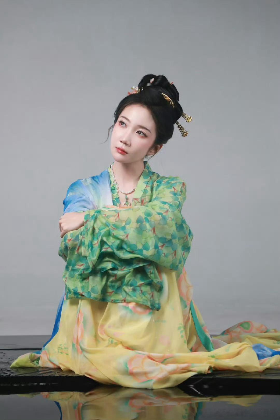 乃万新歌古装造型乃万这个古装造型好绝，温婉大气，已经开始期待她的国风歌曲了新歌！