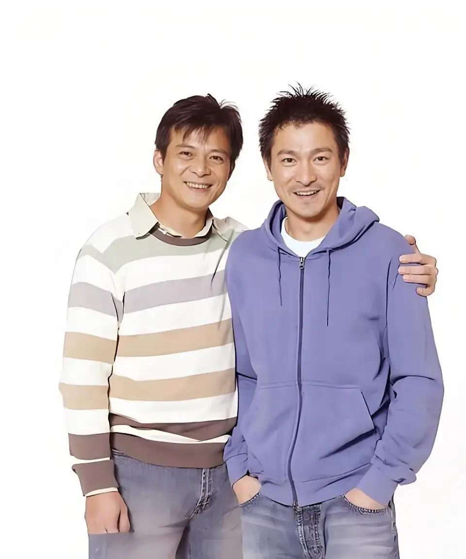 刘德华拒退圈！好友苦劝无果
 
黄日华突然说不想演了，还劝刘德华一起收山。他觉得