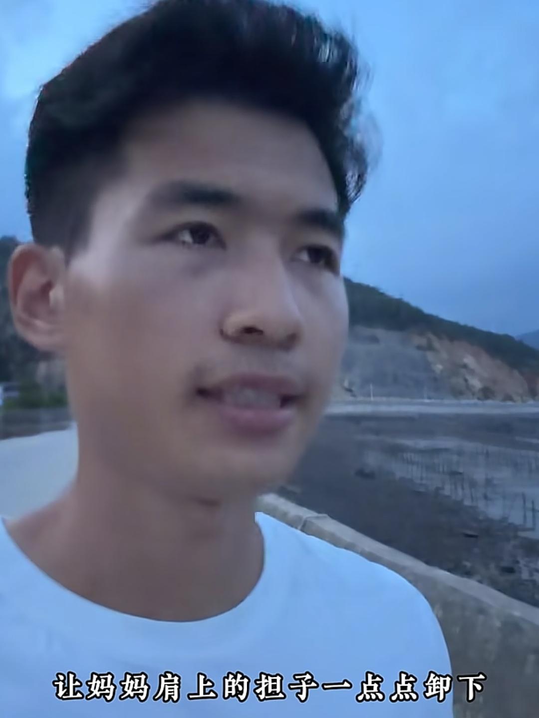 海军走心独白：终于看懂妈妈所有的隐忍与伟大
 
谢浩男的战友海军，最新视频真的感