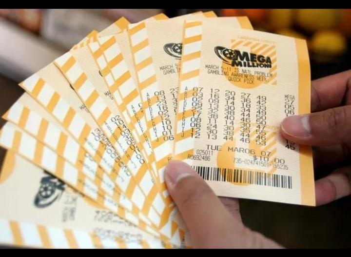 美国有人中了彩票巨奖，竟获9.65亿美元！
     据央视财经报道，11月14