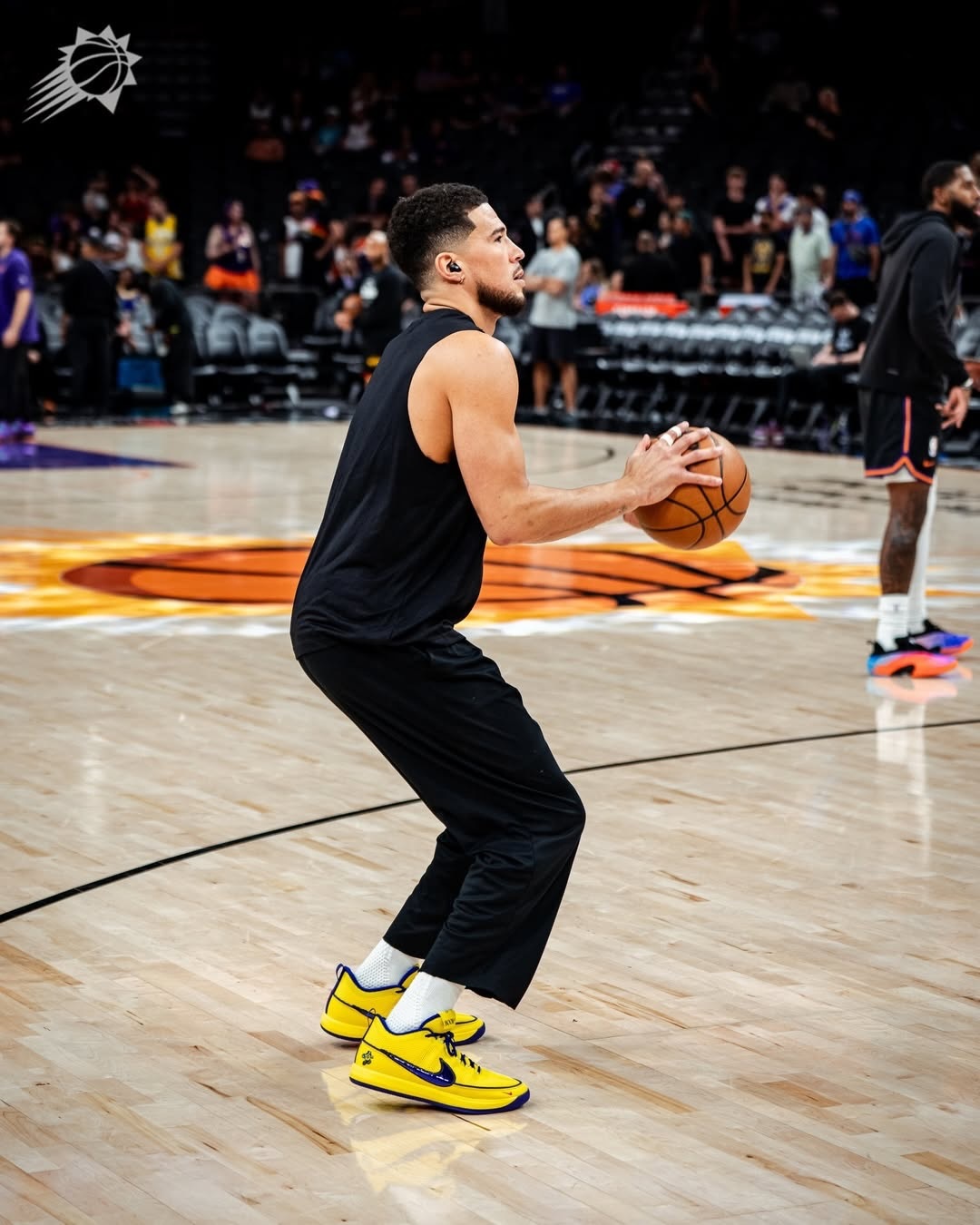 德文布克上脚的Book 2 Gus Macker PE，配色灵感这源自于布克年少