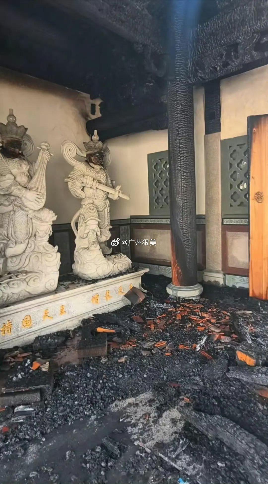 福建天雷劈庙福建天雷劈庙，科学解释，避雷设施不到位；坊间传言…我更喜欢坊间这个故