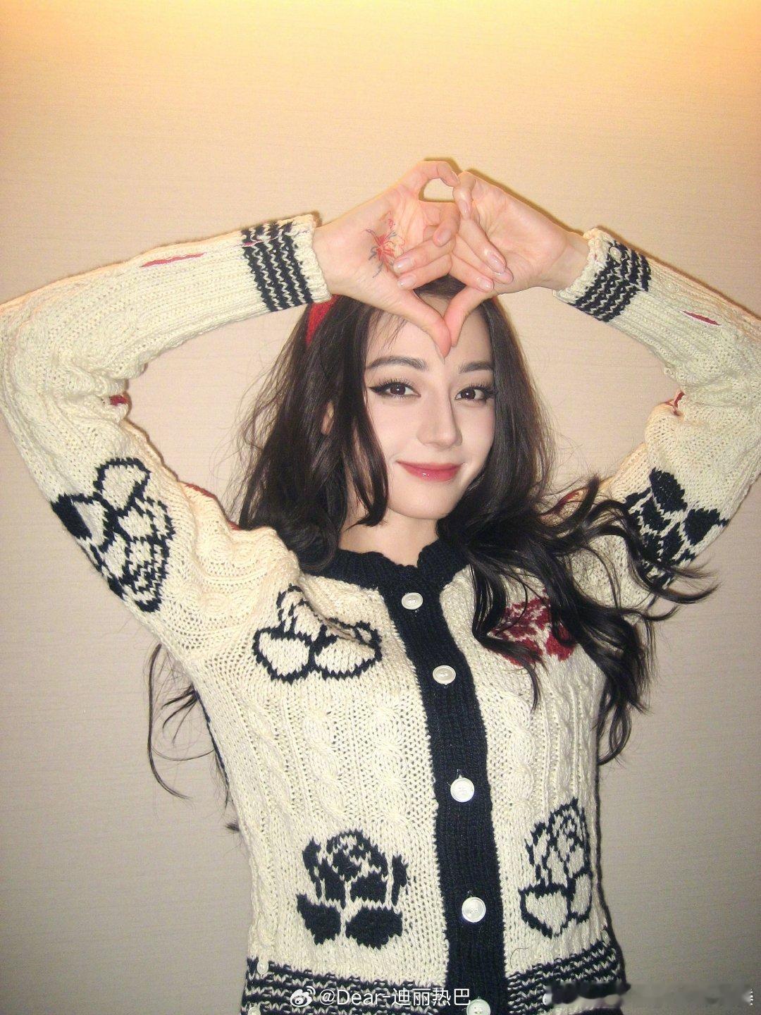 迪丽热巴今日chill一下  迪丽热巴新年第二波头像来袭～ 