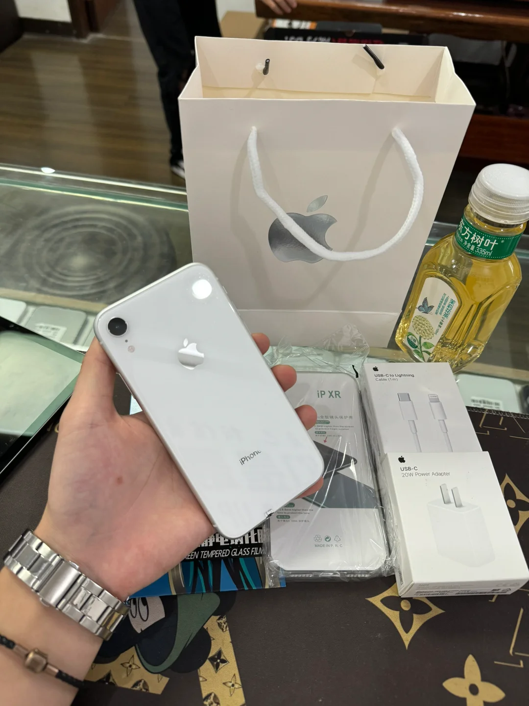 同城闪送苹果Xr白色128G国行双卡电池100%