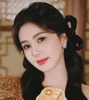 悄悄的进村，开枪的不要——粉丝见面会都取消了，也不见主办方出来发声，这是演的哪一