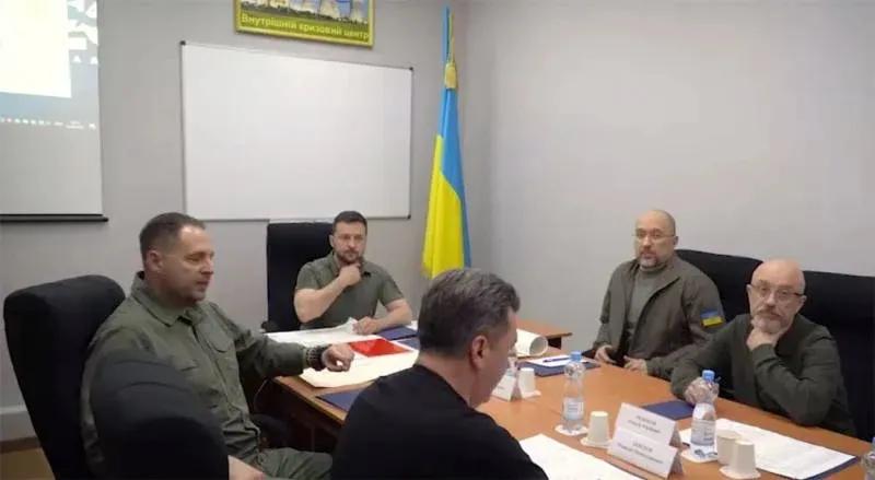 由于担心导弹袭击，泽连斯基在核电站召开最高统帅部会议 由于担心俄罗斯军队的导弹袭