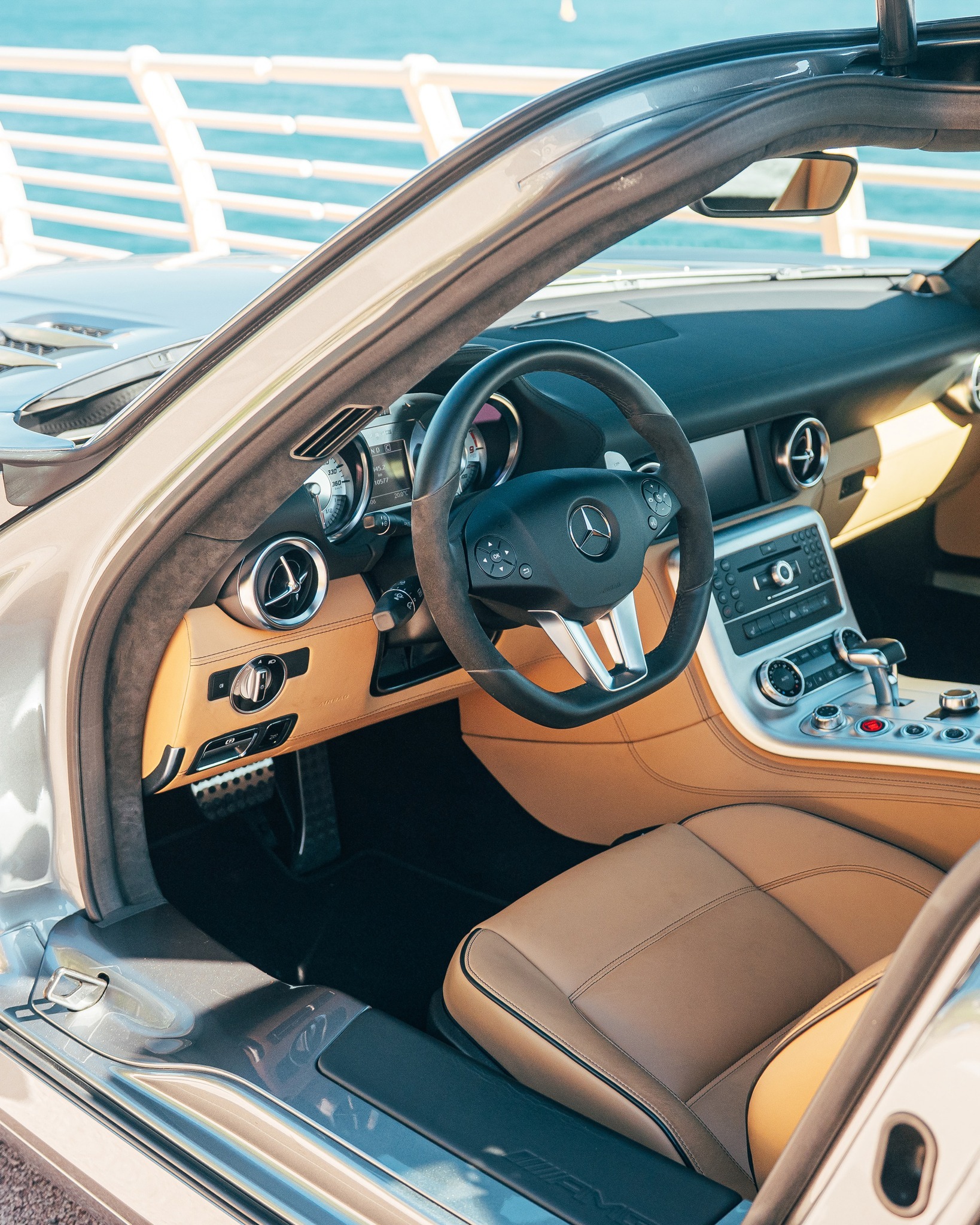 Mercedes-Benz SLS AMG奔驰 SLS是一款非常值得收藏的奔驰，