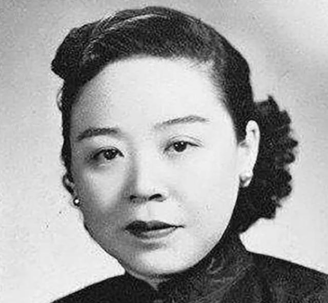 1986年，白崇禧的二女儿白先慧偷偷回到大陆，哪曾想，宾馆老板突然叫她：“白小姐