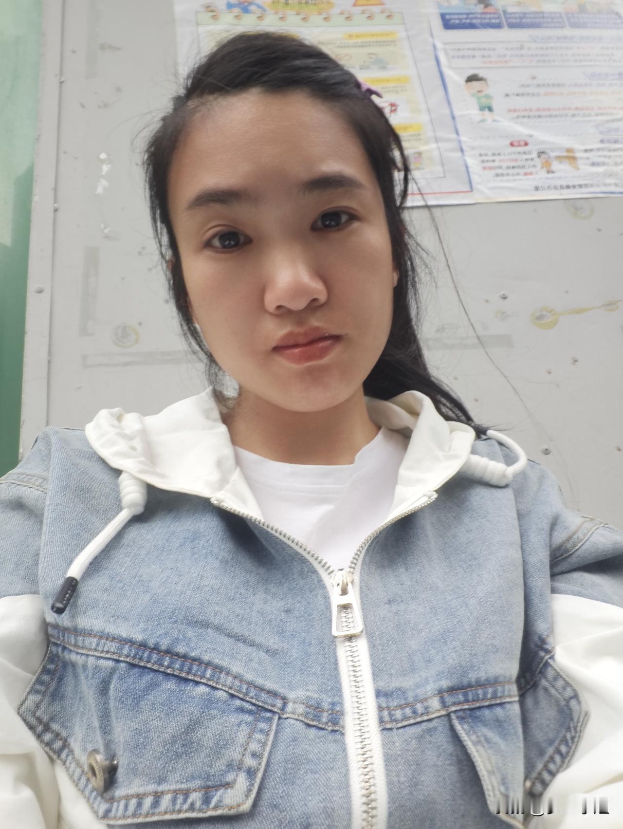我妈是个精神疾病患者，所以她不会管我的，我爸是个大男人爱喝酒，经常喝个烂醉的，喝