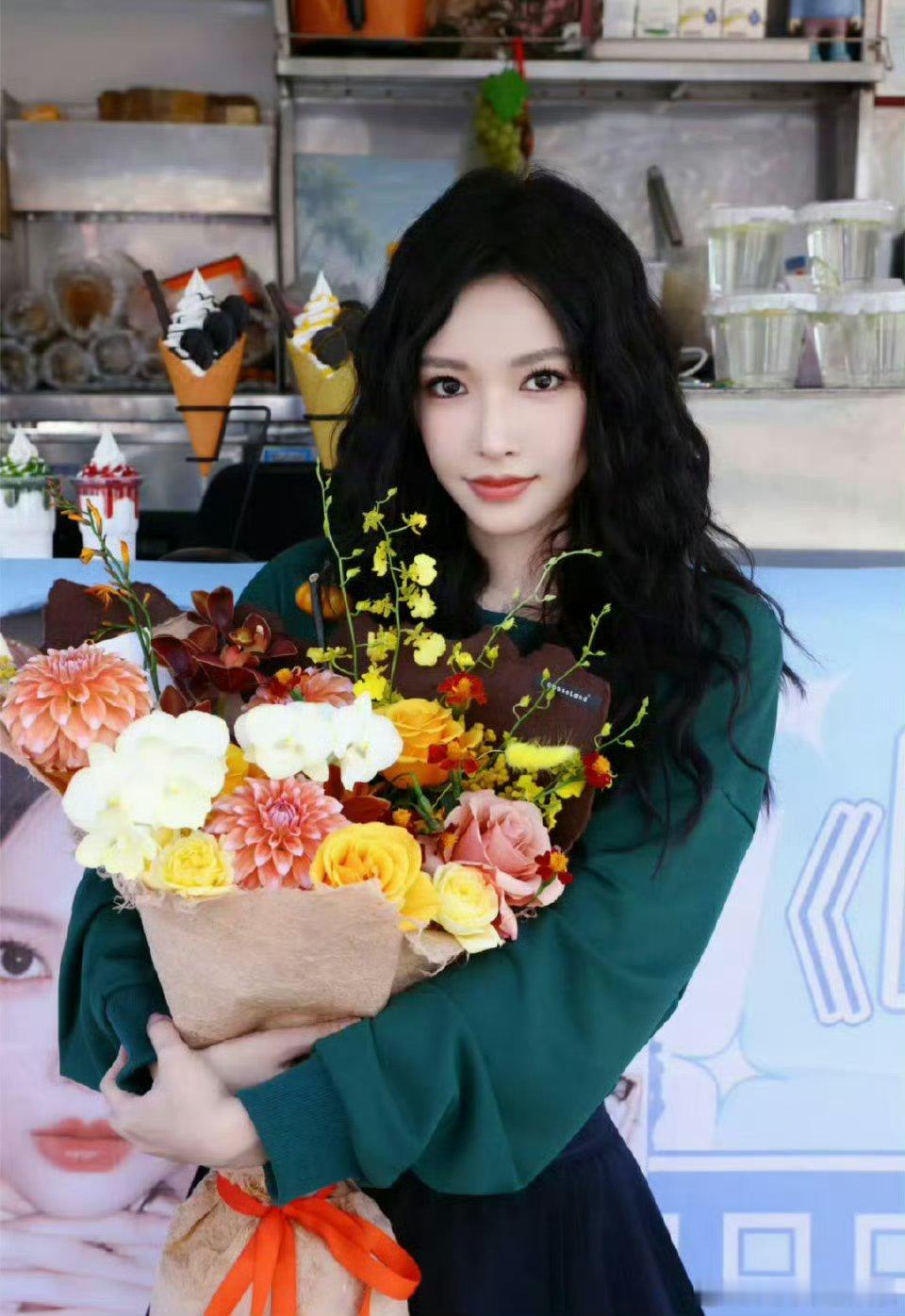 程潇沈月明日乐园杀青照明日乐园全明星阵容程潇和沈月明日乐园的杀青照来啦～两位真的