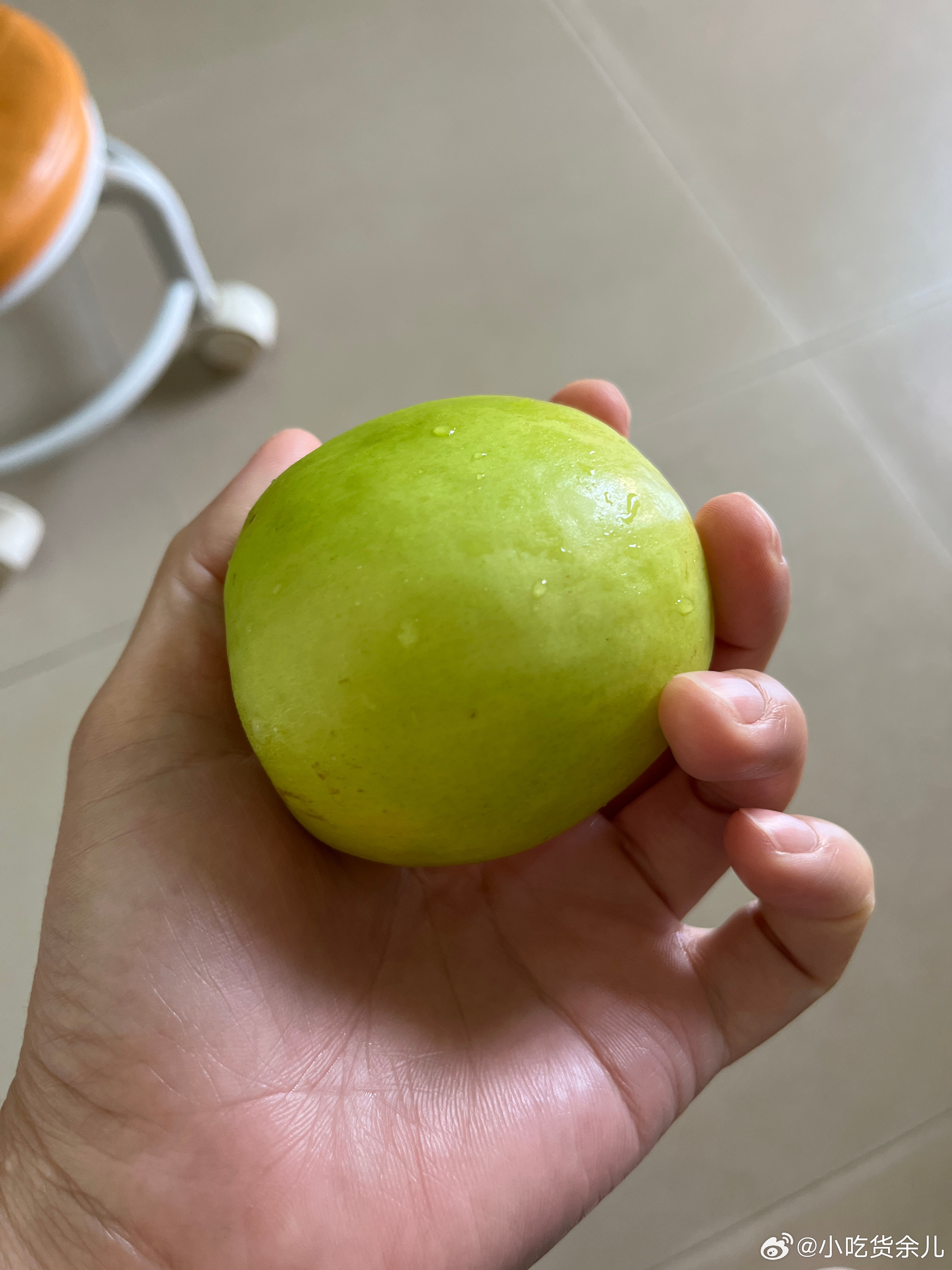 这个青枣放了一个礼拜，超甜，巨好吃，明年我要带多点下来。10斤不够分，因为感冒，