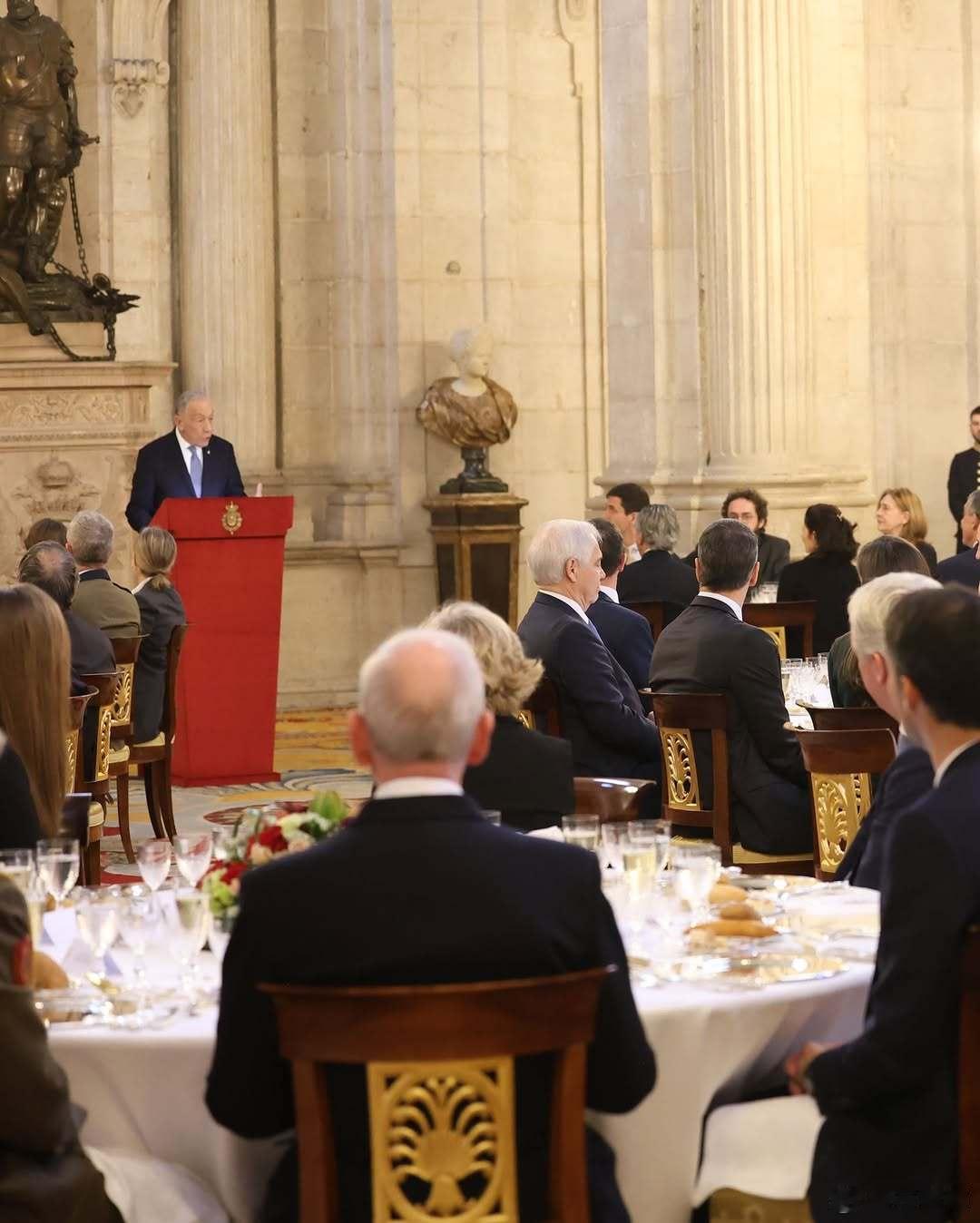 西班牙王室 🇪🇸🇵🇹2月20日，葡萄牙总统马塞洛·雷贝洛·德索萨阁下对西