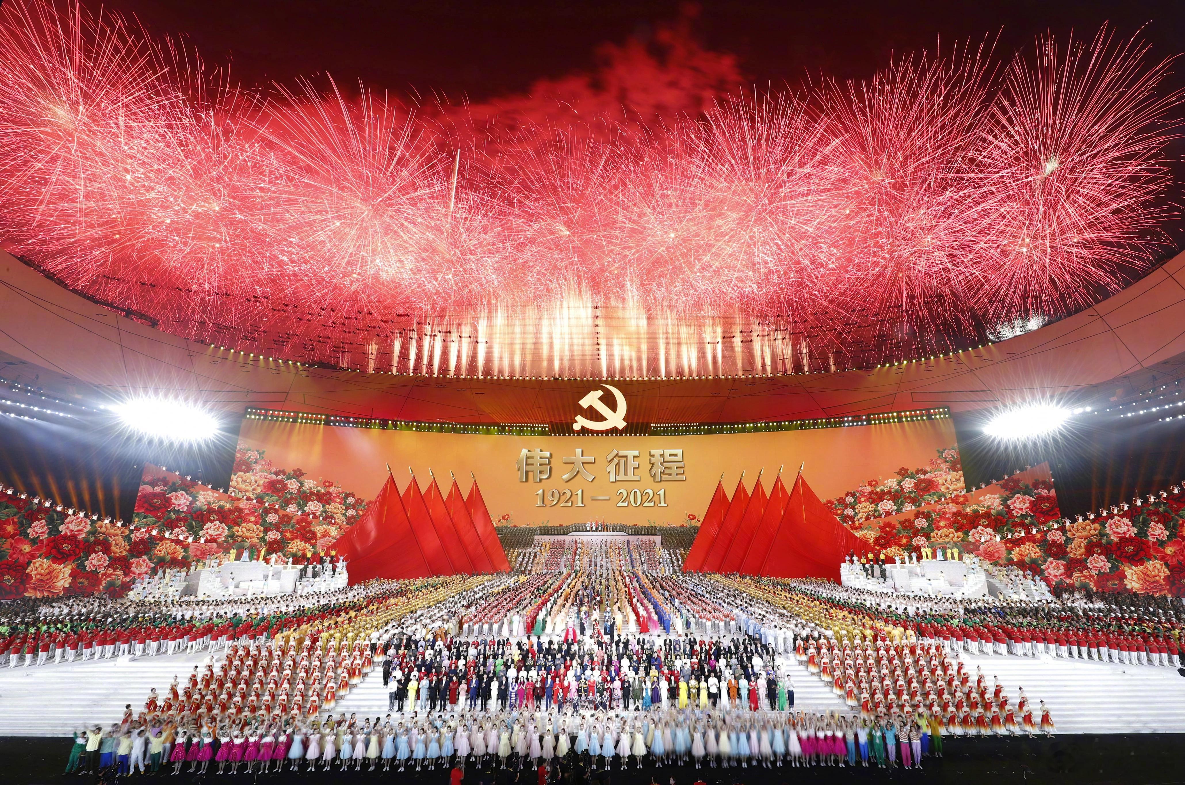我是新粉，现在在跟人争论图里是否有杨洋老师请问你里面有还是没有？在哪里？ 