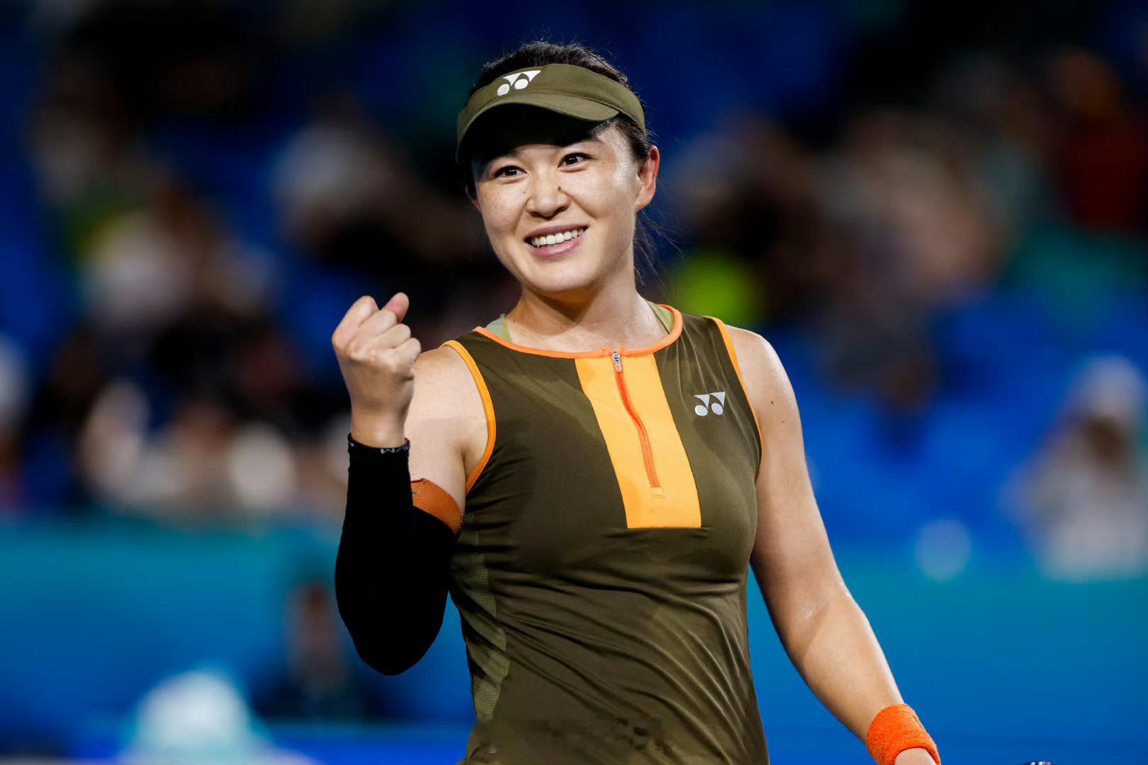 网球女单决赛朱琳（安徽）以6-1/6-2击败高馨妤（北京），第五次参加全运会摘得