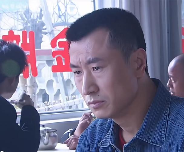 大家喜欢这个演员吗？他叫张笑君。
我觉得他长得挺好，演技也不错。不知道为什么就是
