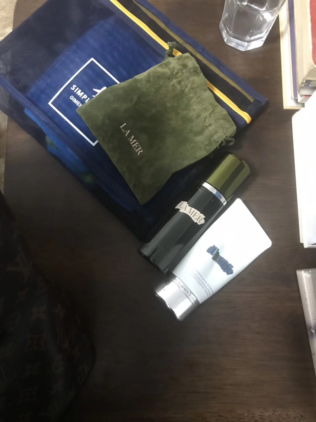 出差爬山考察调研护肤品只选海蓝之谜！我一双皮鞋、皮衣、运动短袖背心等都是穿五年以