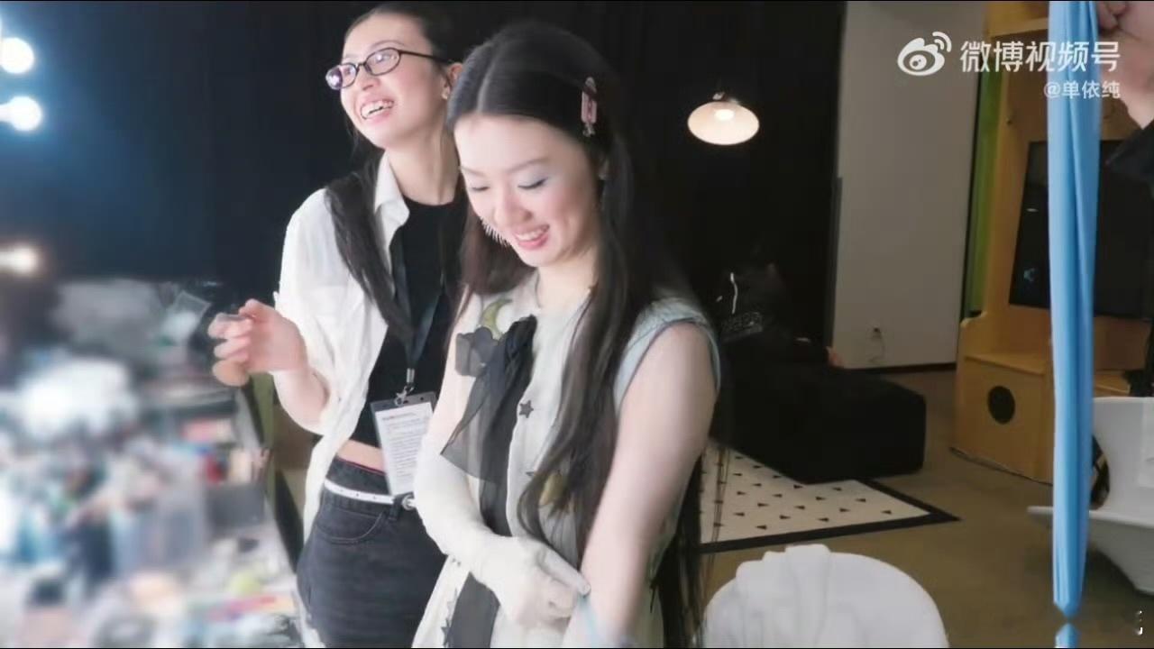 单依纯纯妹妹2.0演唱会 看完上海站纪录片很感慨，一首好歌就是这样，从歌手的表达
