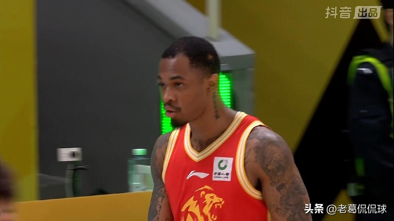 浙江浙商证券外援塔克真是太狠心了！在今天浙江浙商证券主场以91：53轻取江苏肯帝