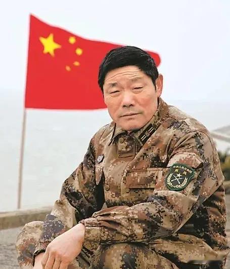 1986 年，26 岁的王继才接下开山岛守岛任务，与妻子王仕花驻守 32 年。岛