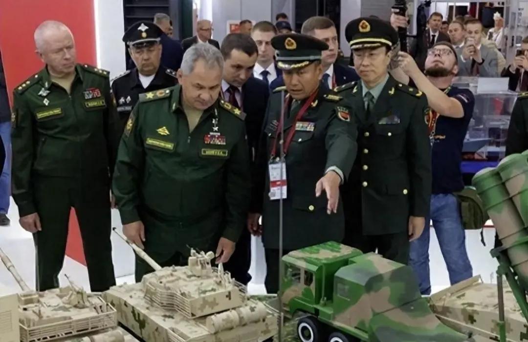 俄罗斯为何不敢直接从东大购买武器？       
        到了今天，俄乌