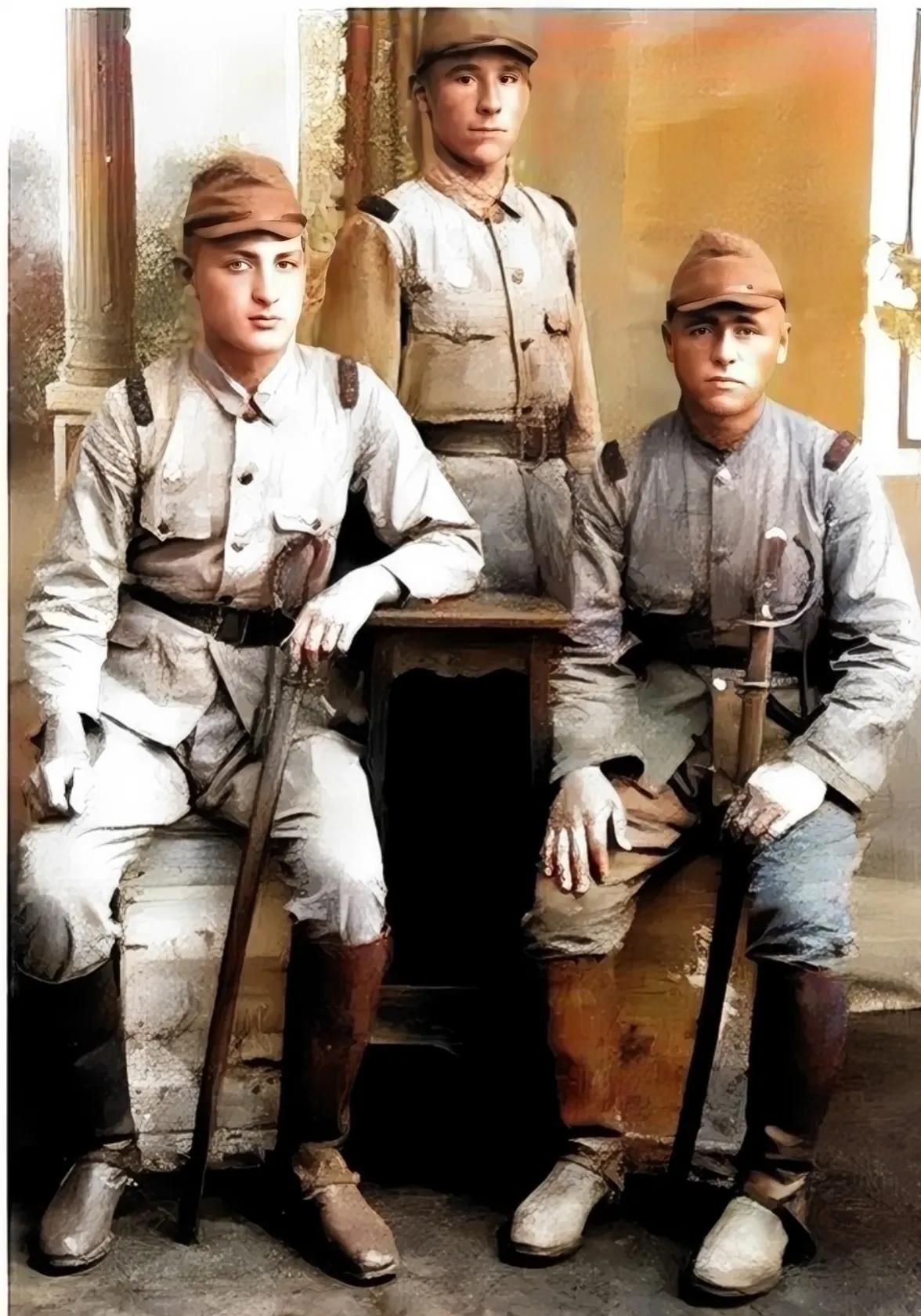 1940年，东北地区，日本关东军的“白俄”士兵”，他们中很多人都是沙皇后裔，或者