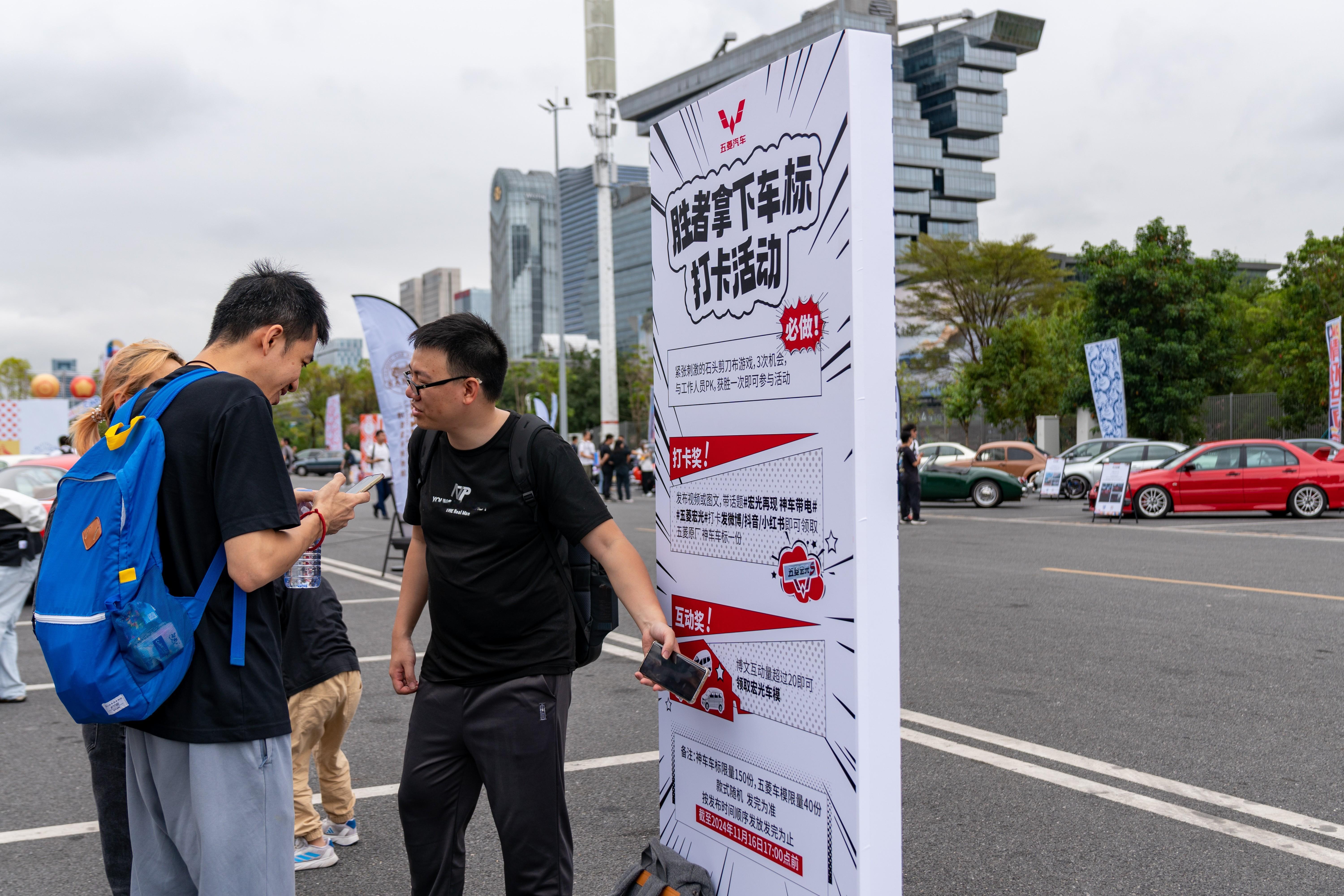 10多年前，我还在东北五线城市上高中。那时候街上最常见的就是五菱宏光。彼时汽车网