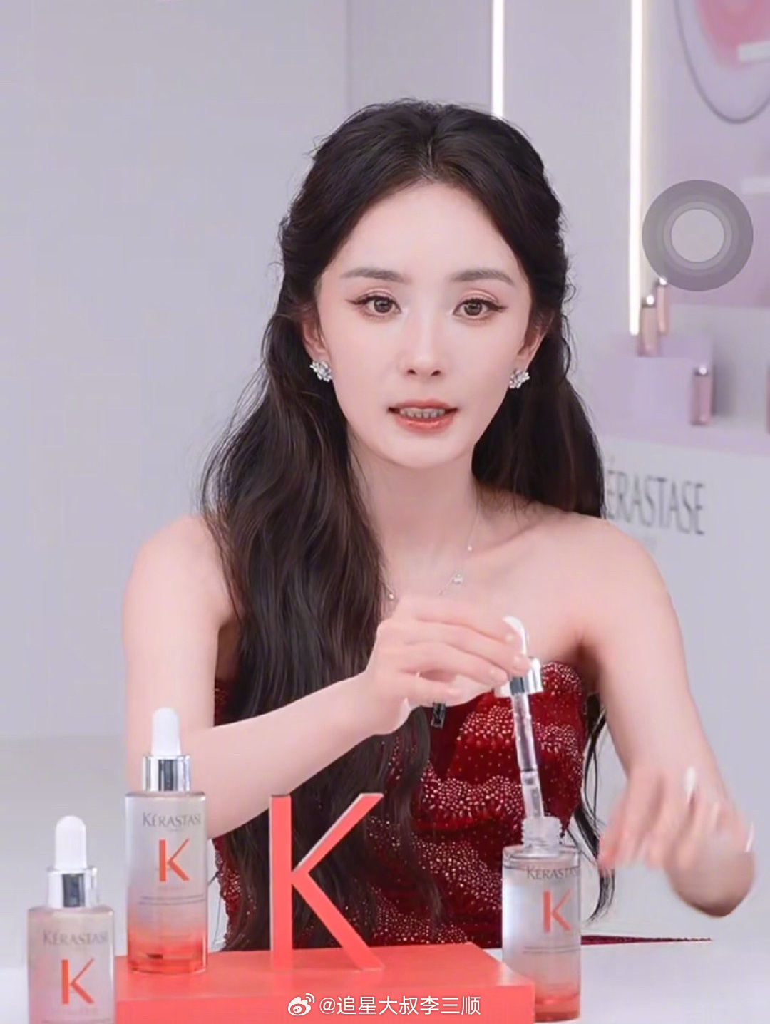 杨幂鞠婧祎周也今日份直播活动生图[偷乐] ​​​