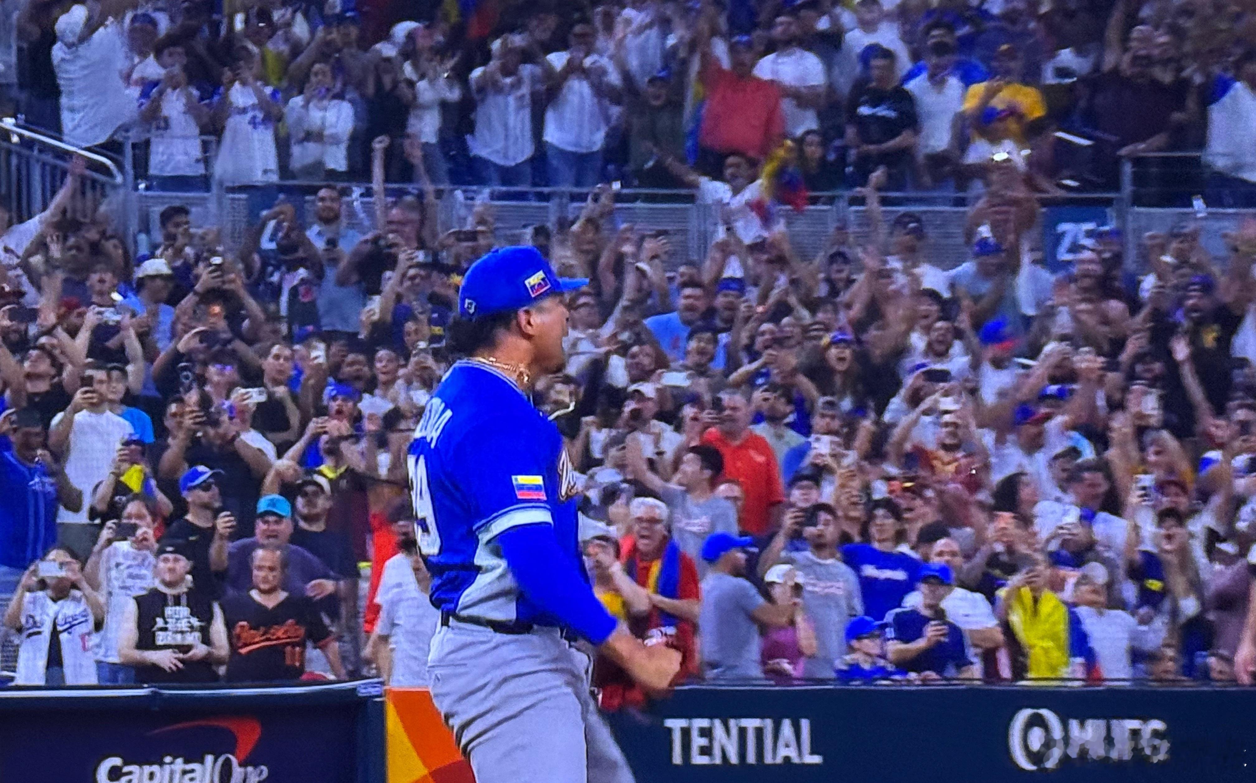 委内瑞拉又一次逆转。挺进决赛！ 