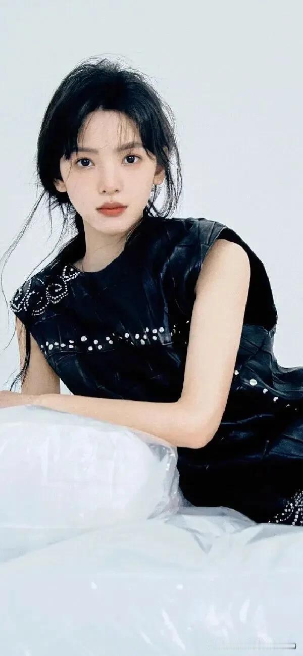 惊爆！明星八卦：虚伪、自私与冷酷的众生相

娱乐圈这个名利场，表面光鲜，内里却藏