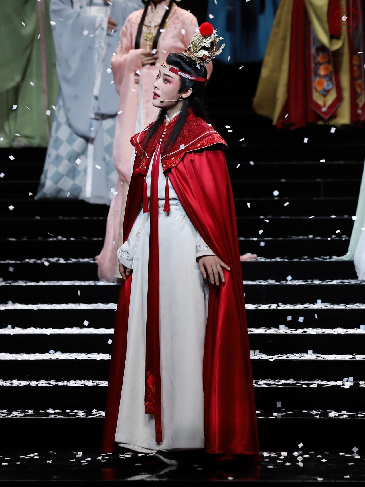 全场山呼海啸只为一人！重温大观园返场SD，才懂陈丽君为何是当代戏曲顶流
 
昨夜