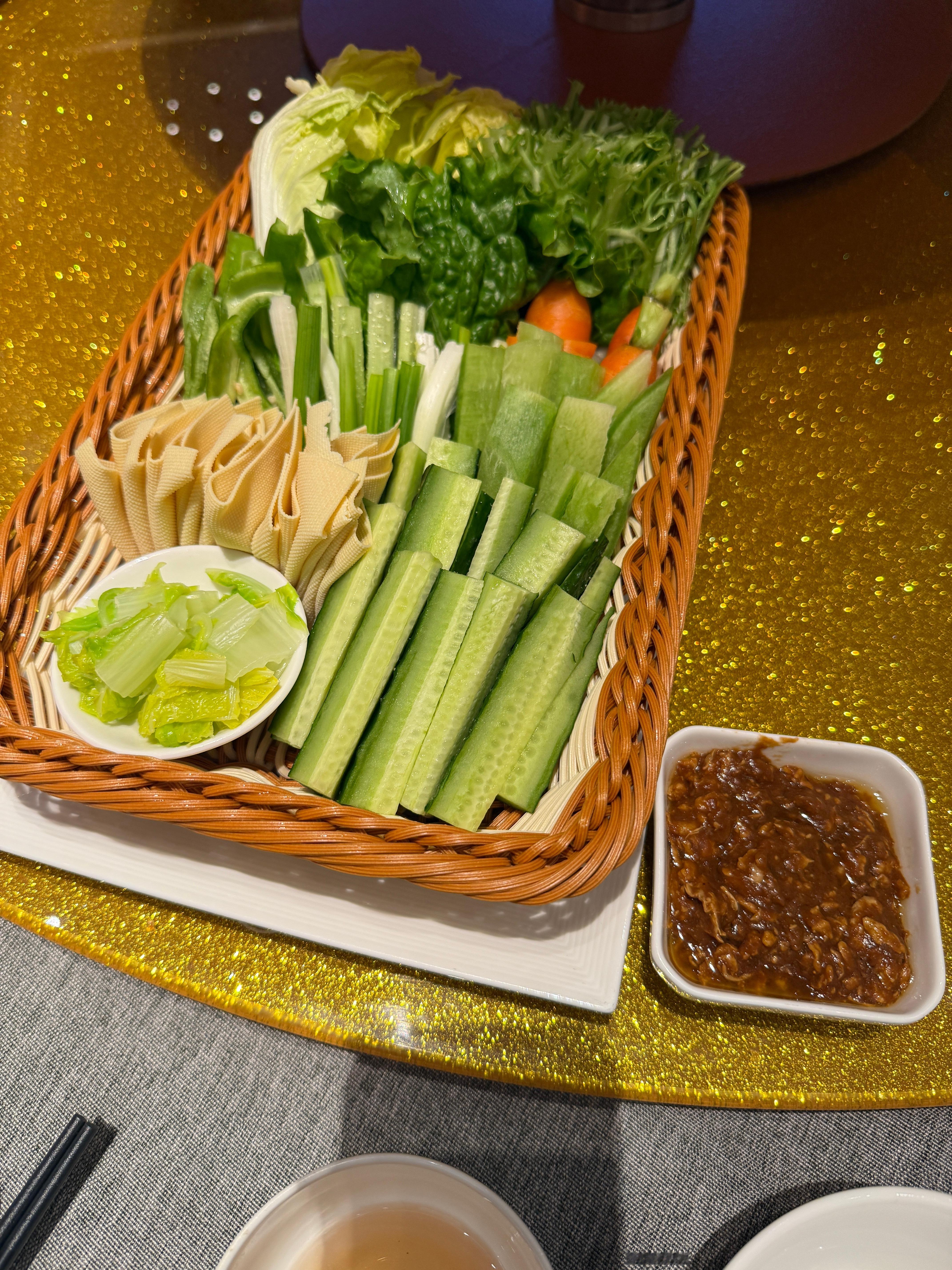 大家晚上好（其实是昨晚在内蒙吃的）今天小卷长胖了吗