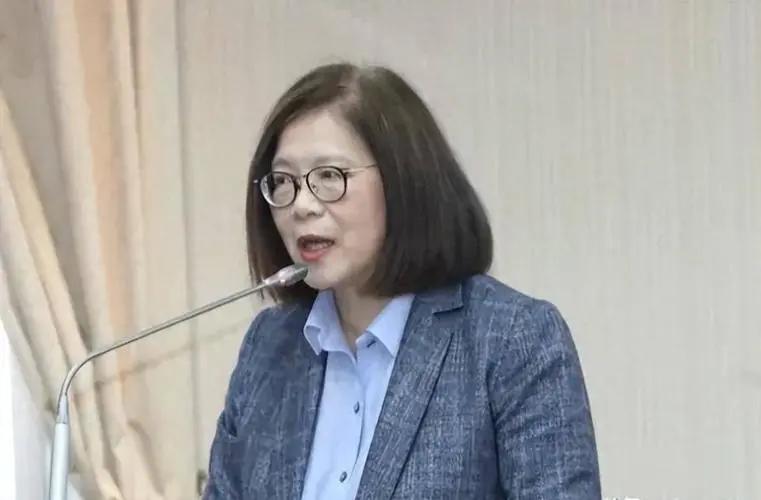顶不住政治压力，蔡英文赖清德出手，管碧玲道歉，国台办强势回应。
 
距离“2.1