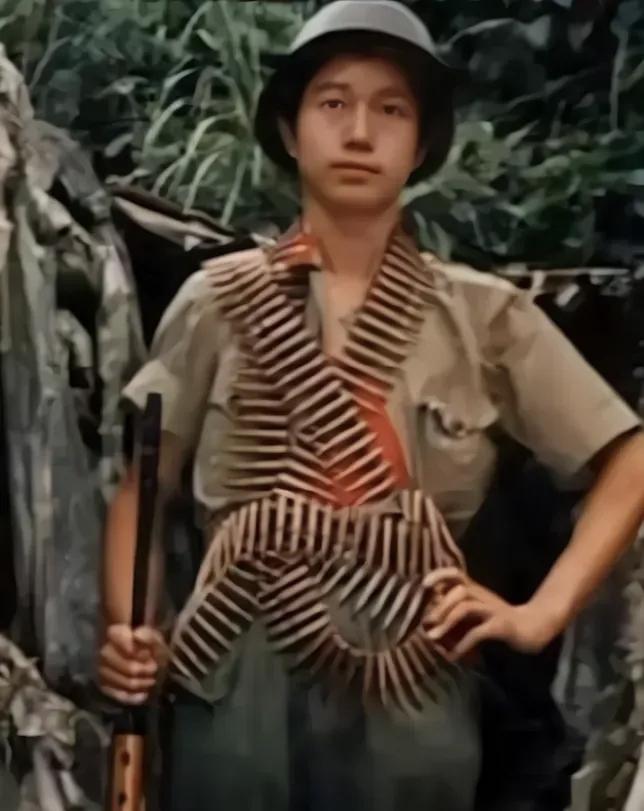 致敬英雄的父母！为国捐躯的英雄永垂不朽！
